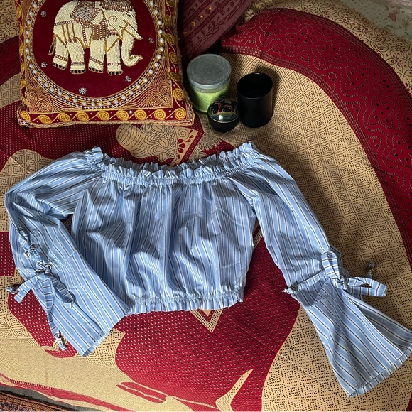 Like new Planet Girls off the shoulder cropped top - Picture 2 of 8